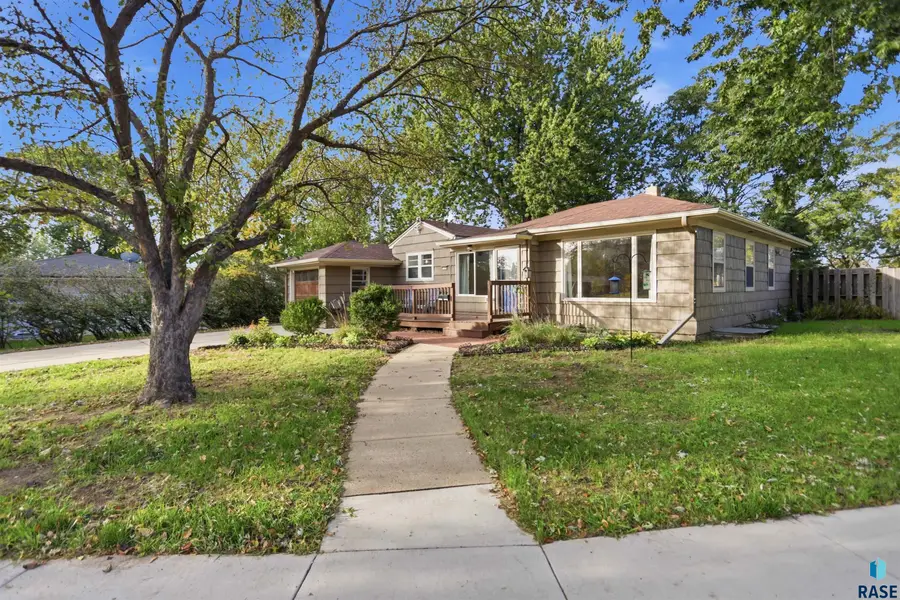1705 S Park Ave, Sioux Falls, SD 57105 - #2