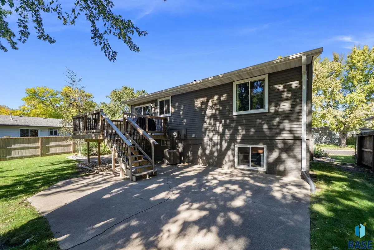 5517 W Chelsea Dr, Sioux Falls, SD 57106 - #1