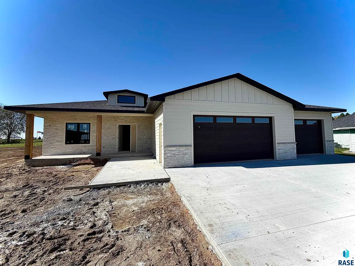 201 Paisley Cir, Crooks, SD 57020 - #1