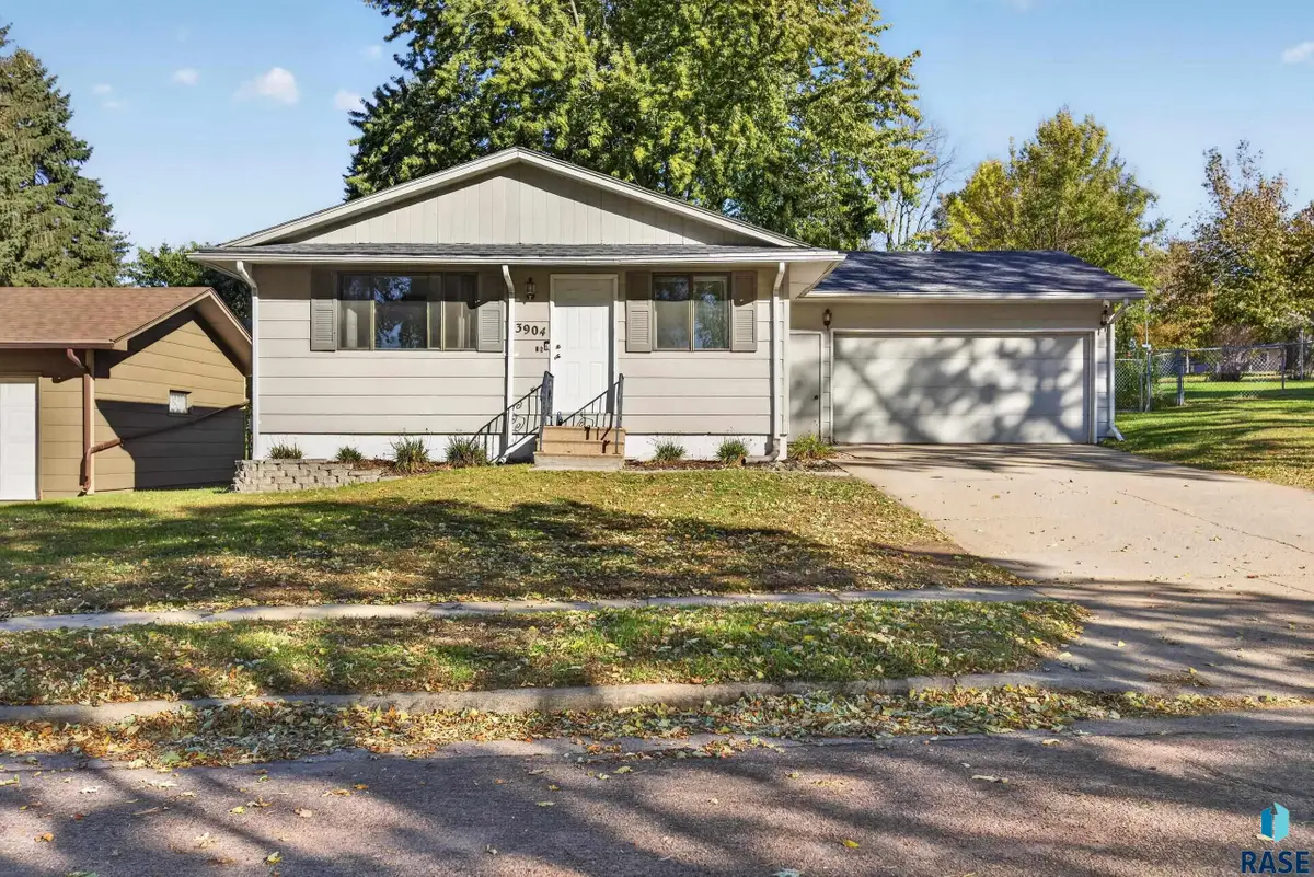 3904 E 28th St, Sioux Falls, SD 57103 - #1