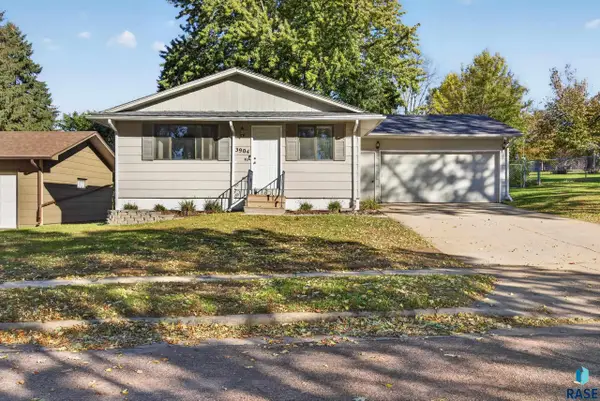 3904 E 28th St, Sioux Falls, SD 57103