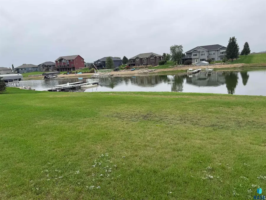 111 Woodland Dr, Madison, SD 57042 - #2