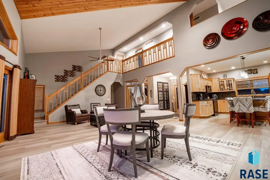 2817 Dailey Dr, Mitchell, SD 57301 - #2