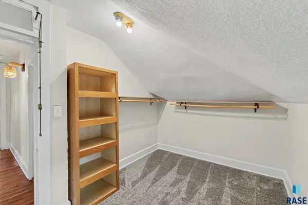 1521 S Spring Ave, Sioux Falls, SD 57105