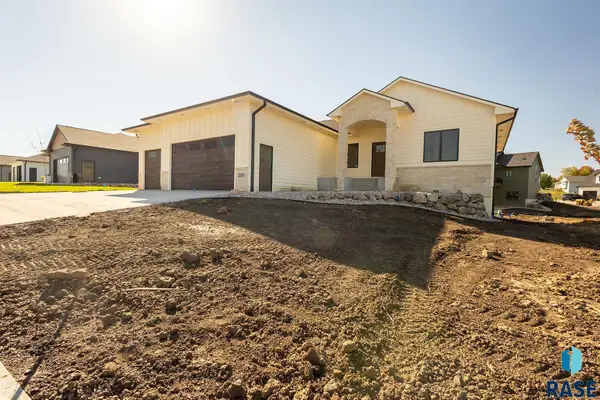 2105 S Red Oak Ave, Sioux Falls, SD 57110