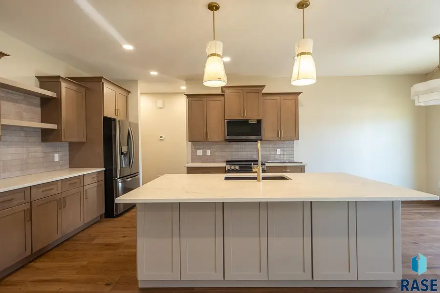 2105 S Red Oak Ave, Sioux Falls, SD 57110 - #3