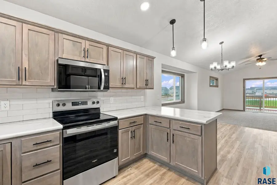 3340 N Geneva Trl, Sioux Falls, SD 57107 - #3