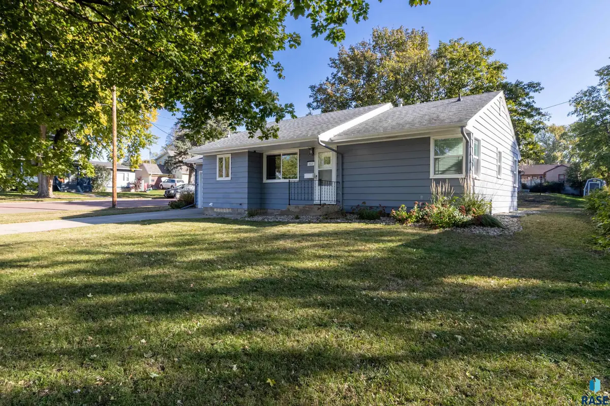 612 N Milwaukee St, Canton, SD 57013 - #1