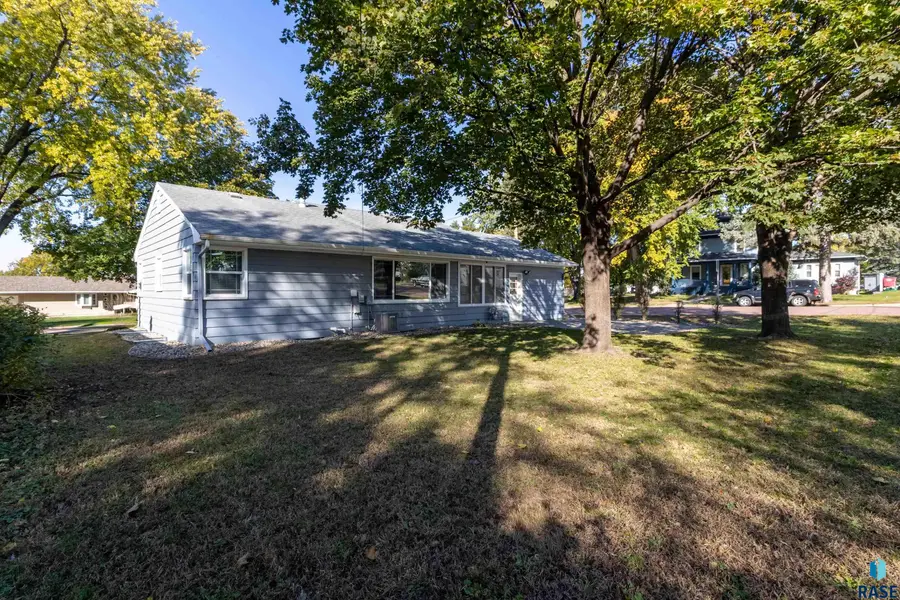 612 N Milwaukee St, Canton, SD 57013 - #2