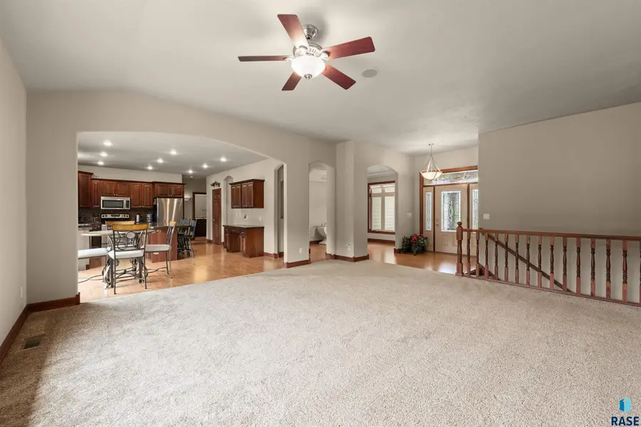 5604 S Josh Wyatt Dr, Sioux Falls, SD 57108 - #3