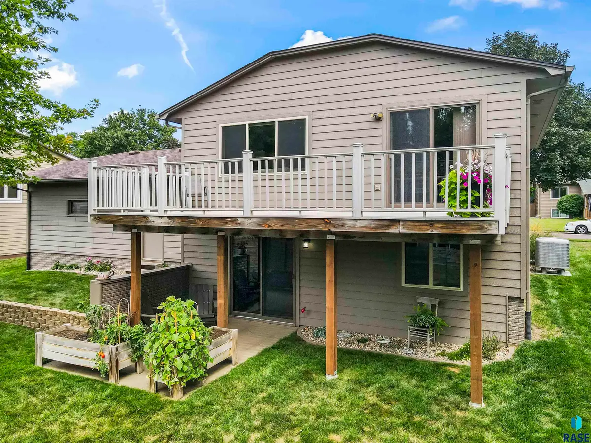 2615 S Groveland Ave, Sioux Falls, SD 57110 - #1