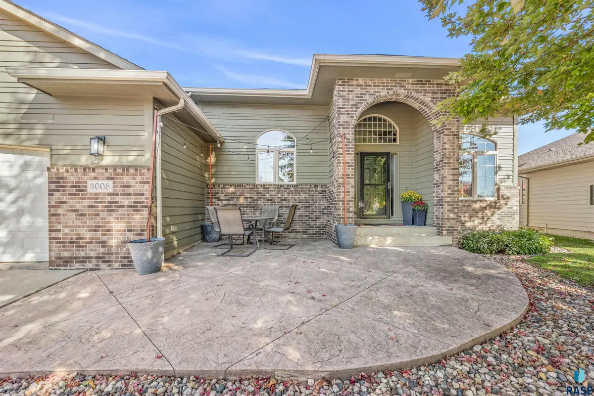 3008 W Rose Crest Dr, Sioux Falls, SD 57108 - #1
