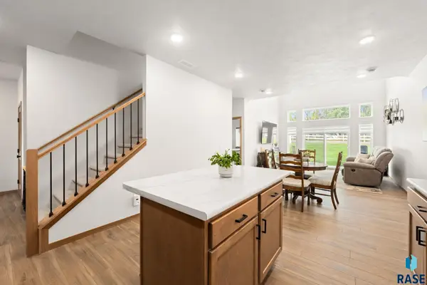 8056 E Tencate Pl, Sioux Falls, SD 57110