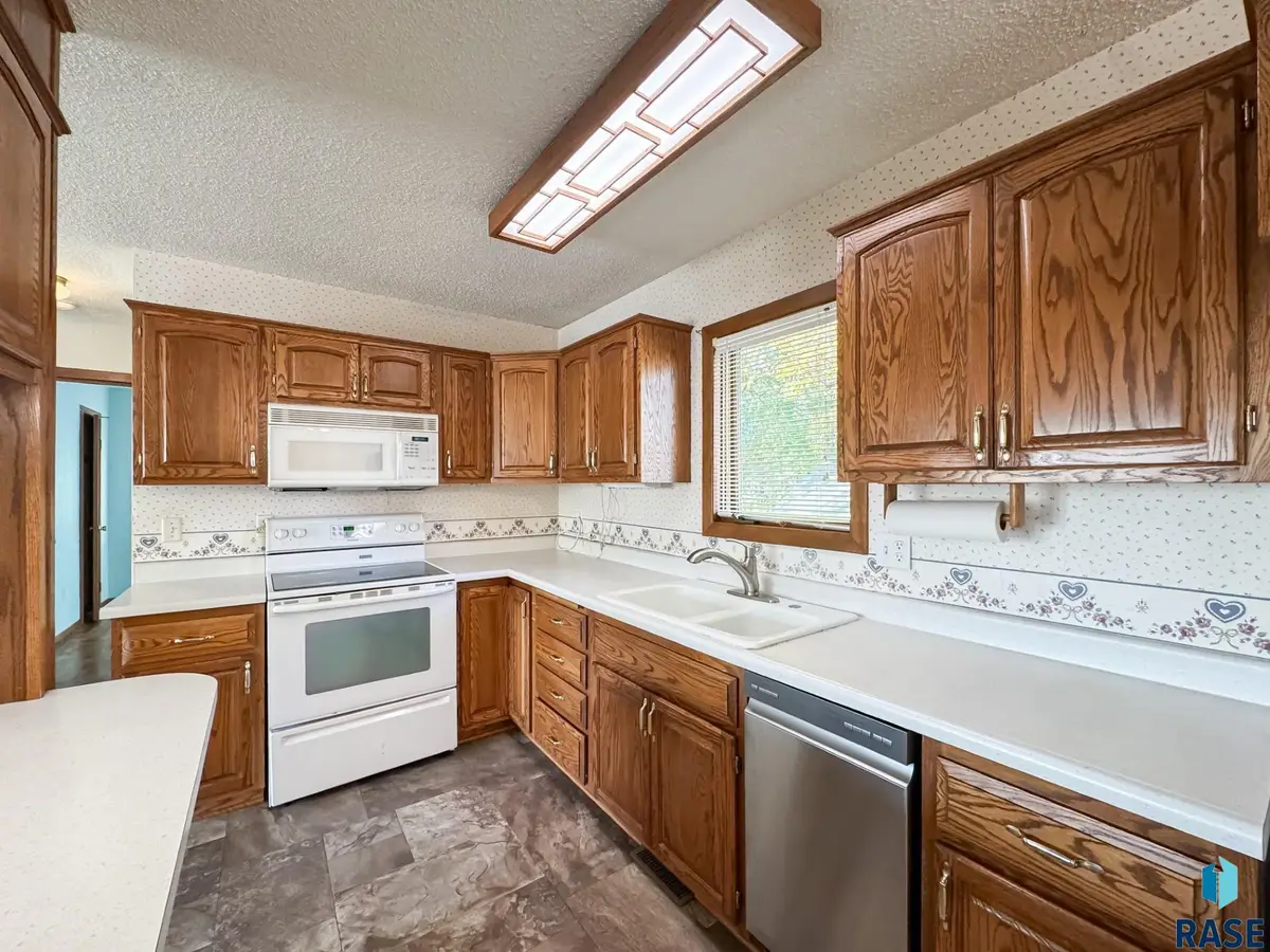 1305 S Annway Dr, Sioux Falls, SD 57103 - #1