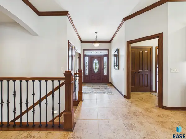 2304 W Sleigh Creek Trl, Sioux Falls, SD 57108