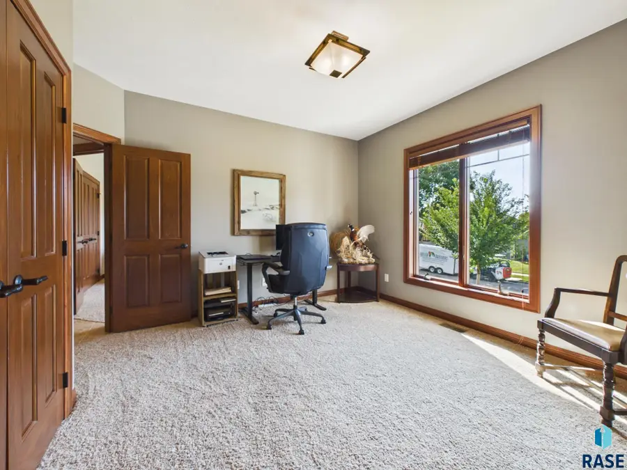 2304 W Sleigh Creek Trl, Sioux Falls, SD 57108 - #2