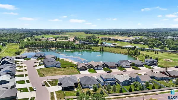 607 E Lakeview Dr, Brandon, SD 57005