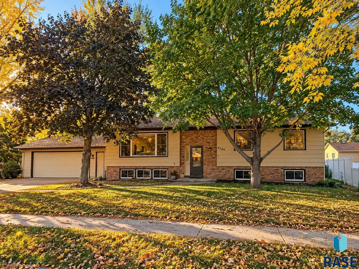 3309 E Oak St, Sioux Falls, SD 57103 - #1