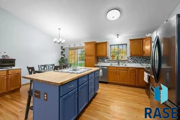 110 Johnstone Cir, Dell Rapids, SD 57022 - #2
