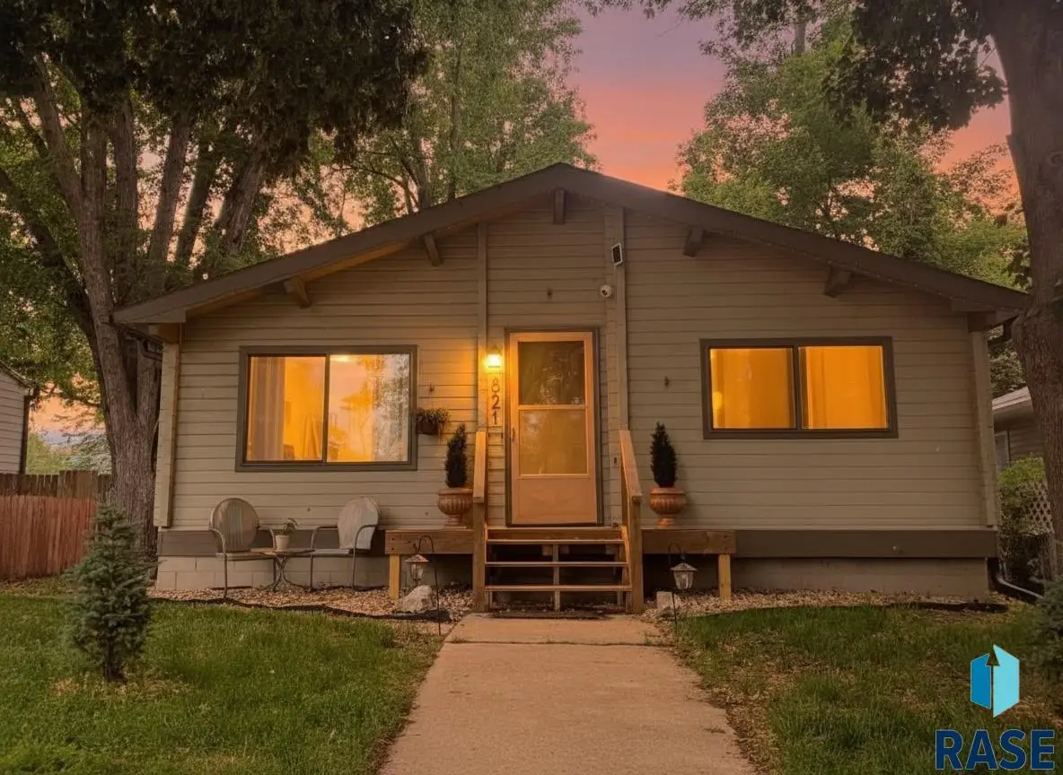 821 N Spring Ave, Sioux Falls, SD 57104 - #1