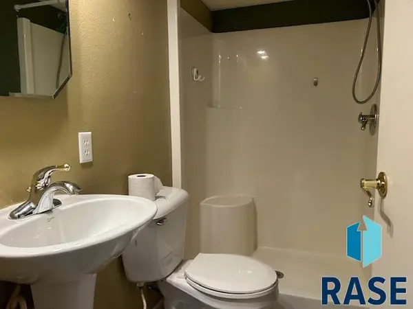 709 E 12th Ave, Mitchell, SD 57301