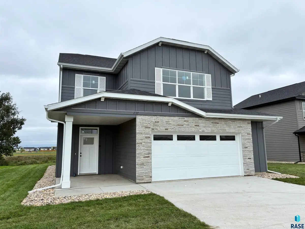 237 Thelma Ave, Harrisburg, SD 57032 - #1