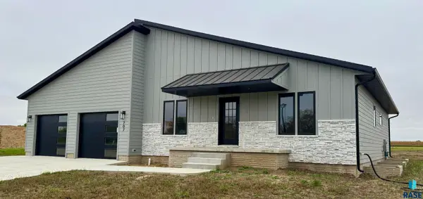 707 Mill Pond Rd, Rock Rapids, IA 51246