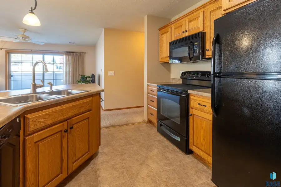 2916 E Kensington St #4, Sioux Falls, SD 57108 - #3