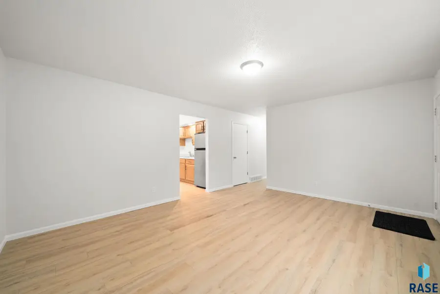 4401 E 8th St, Sioux Falls, SD 57103 - #3