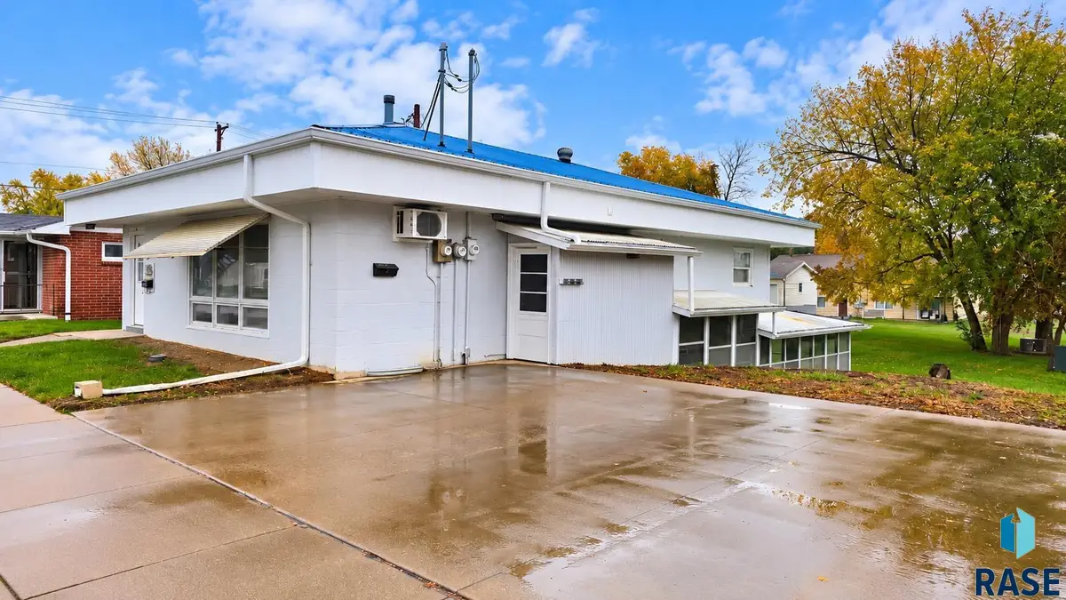 120 N Dakota St, Canton, SD 57013 - #1