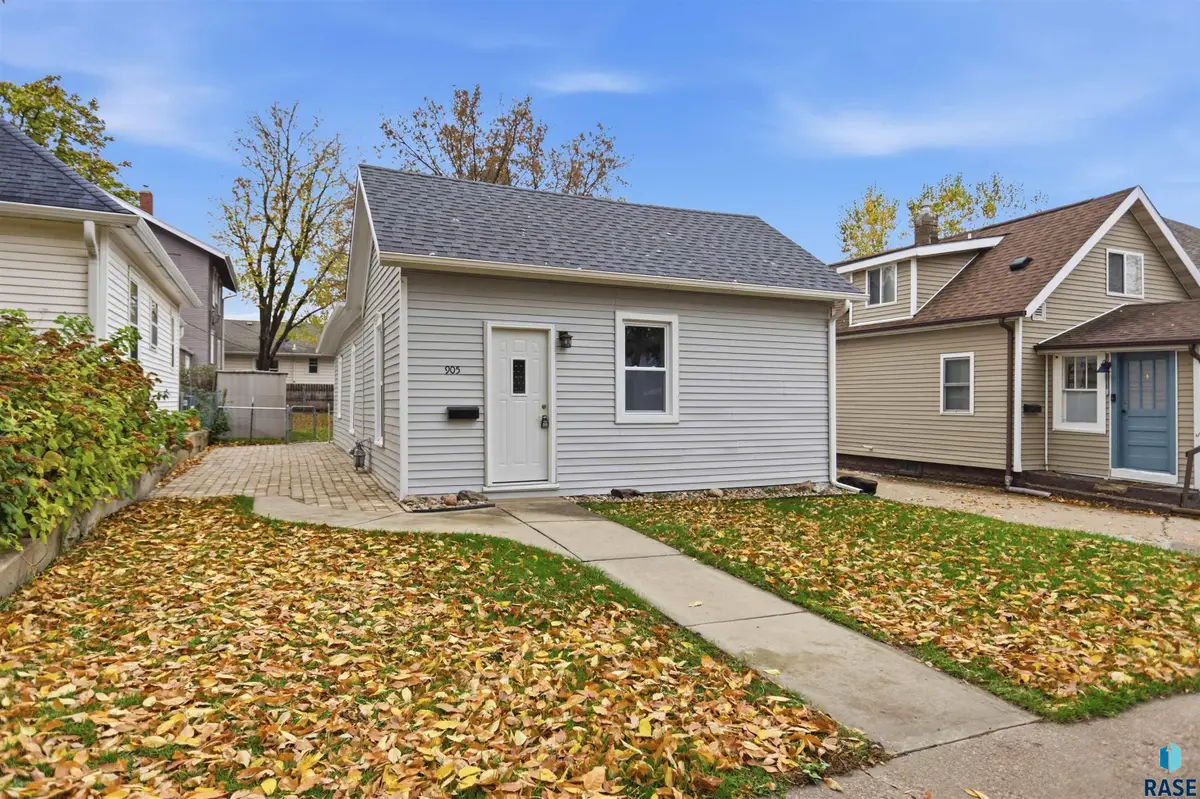 905 W 7th St, Sioux Falls, SD 57104 - #1