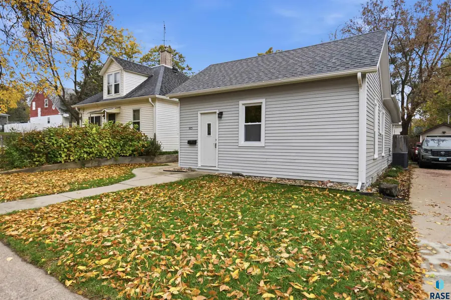 905 W 7th St, Sioux Falls, SD 57104 - #3