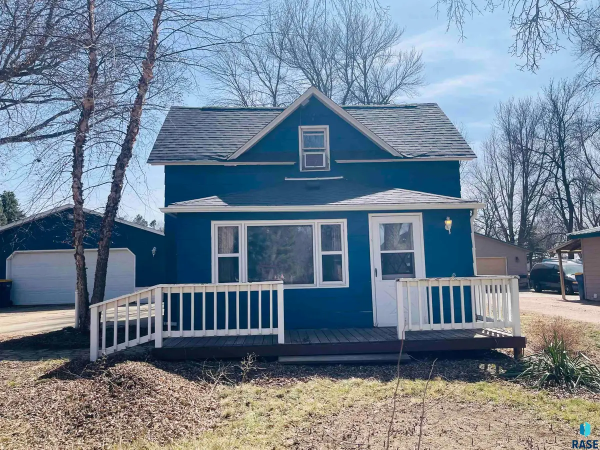 321 4th St, Lyons, SD 57041 - #1