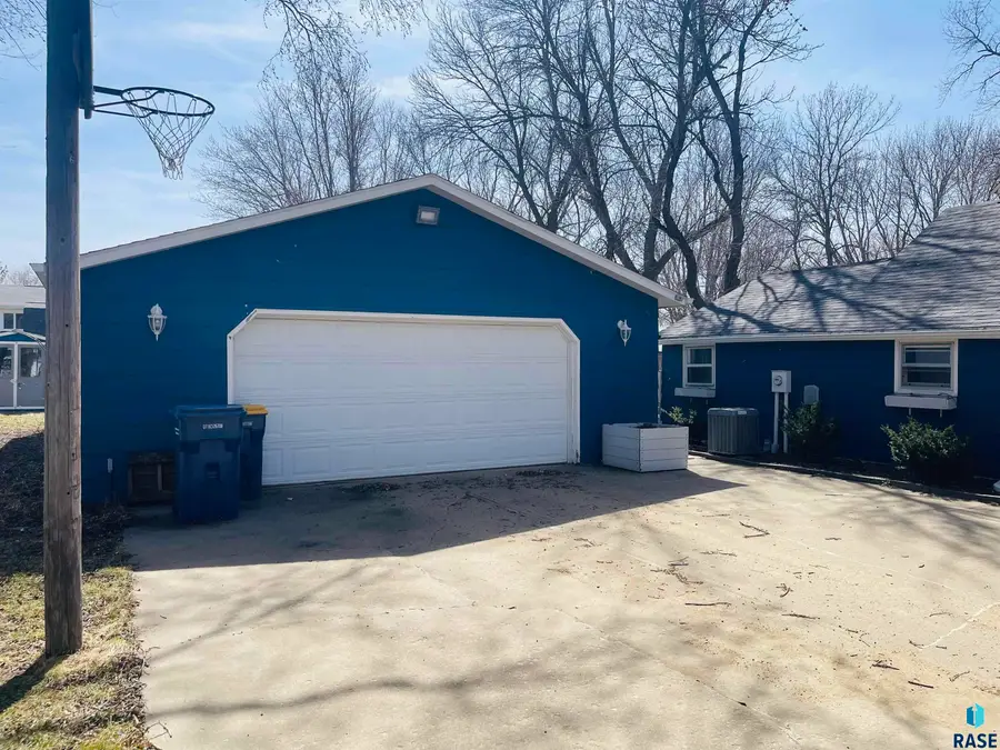 321 4th St, Lyons, SD 57041 - #3