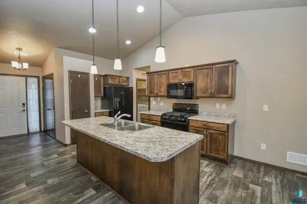 6043 W Bloomfield Pl, Sioux Falls, SD 57107