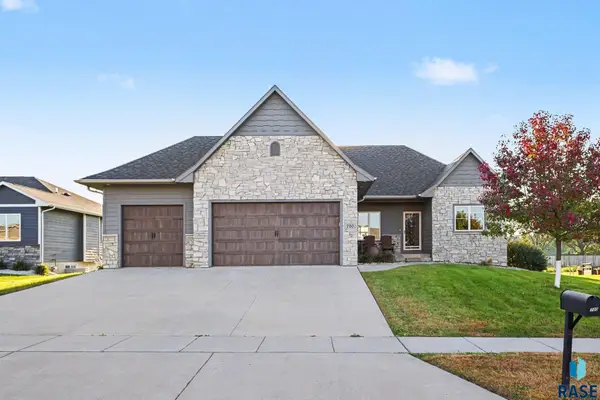 700 N Blue Bell Ln, Sioux Falls, SD 57107