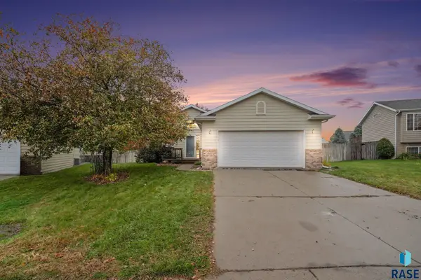 1405 N Pineridge Cir, Sioux Falls, SD 57107