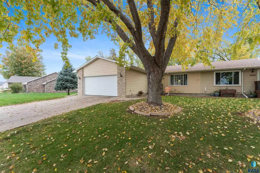 4006 W Newcomb Dr, Sioux Falls, SD 57106 - #2