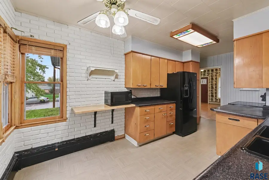 329 W 4th St, Canton, SD 57013 - #2