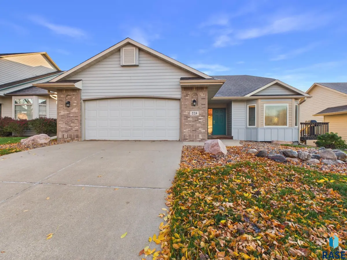 228 N Penstemon Ave, Sioux Falls, SD 57110 - #1