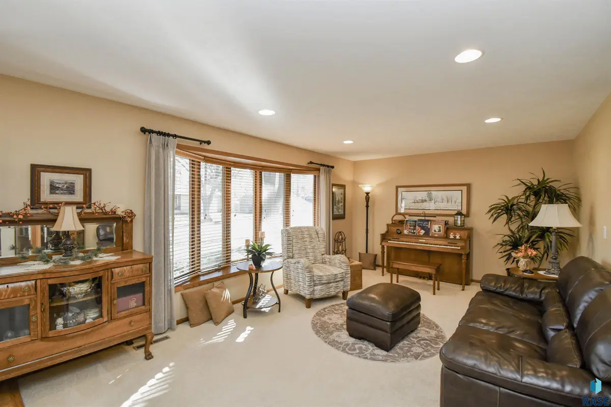 2329 S Holt Ave, Sioux Falls, SD 57103 - #1
