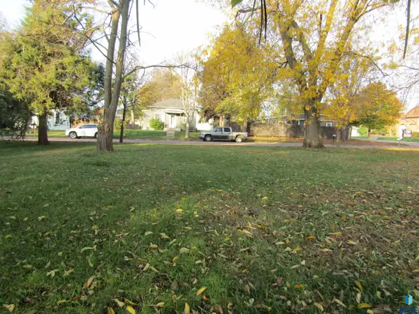106 N Mundt Ave, Hartford, SD 57033