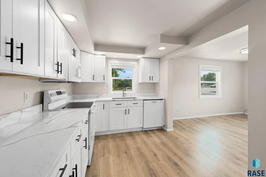 514 S 5th Ave, Sioux Falls, SD 57104 - #3