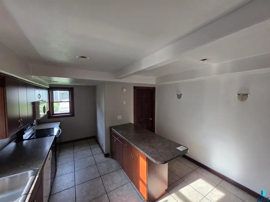 324 Elm St, Vermillion, SD 57069 - #2
