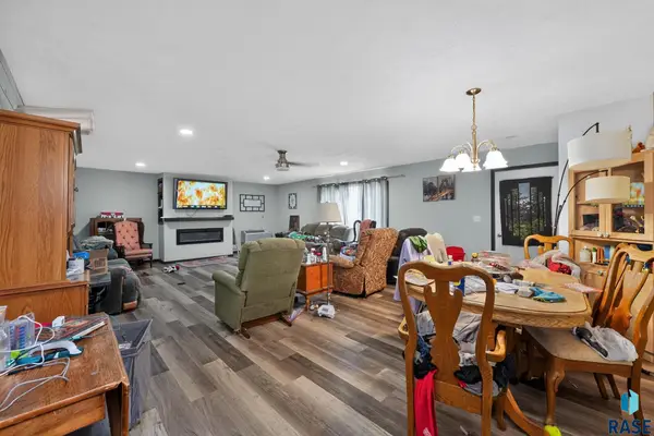 301 E 4th Ave, Lennox, SD 57039