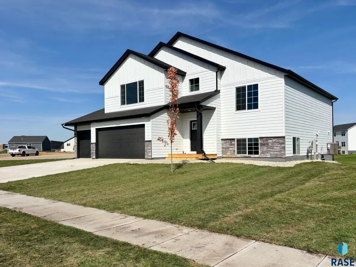 6220 W Goldberg Dr, Sioux Falls, SD 57107 - #1