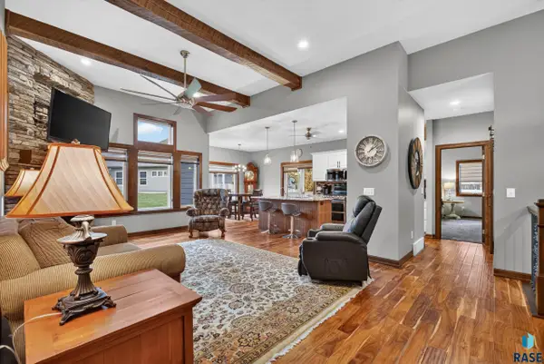 1701 S Cattail Cir, Sioux Falls, SD 57110