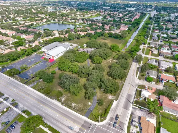 7227 Taft St, Pembroke Pines, FL 33024