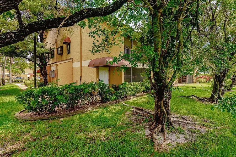 3041 N Oakland Forest Dr #204, Oakland Park, FL 33309 - #3