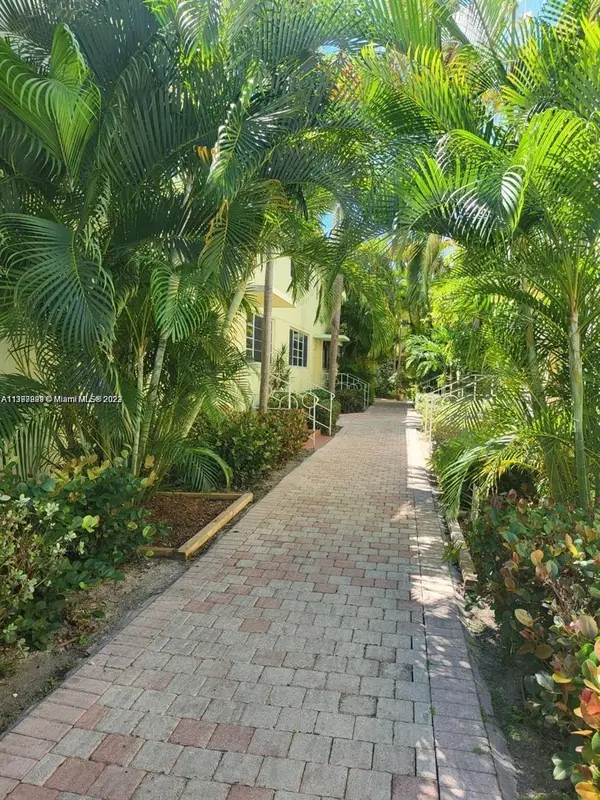 340 84th St #2, Miami Beach, FL 33141